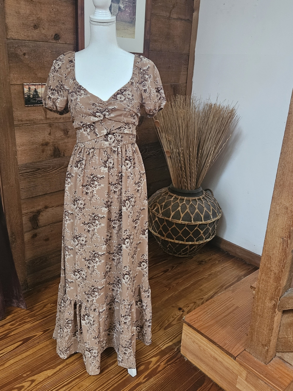 Discreet Taupe Floral Puff-Sleeve Maxi Dress